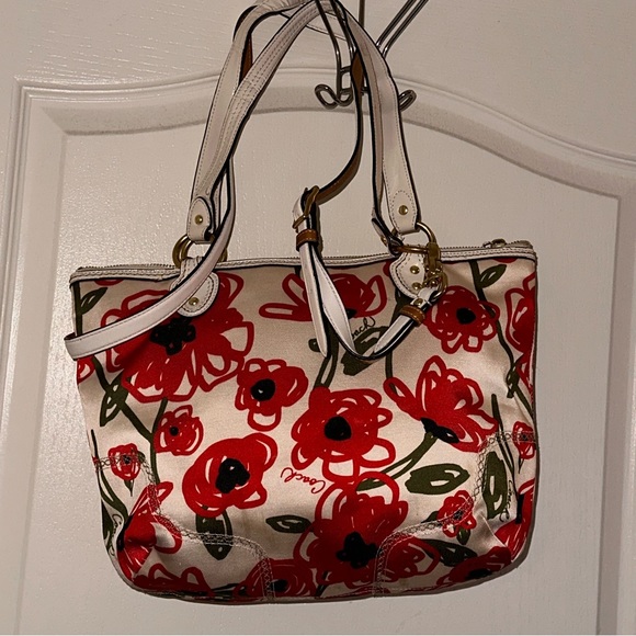 Coach Poppy Hallie tote style #23263. Includes dust bag - Picture 6 of 11